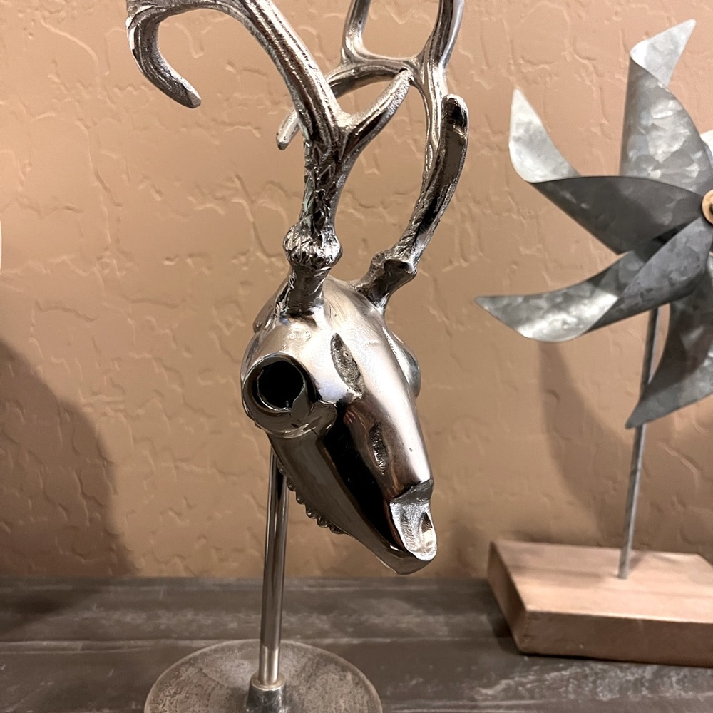 Metal deer skull decor